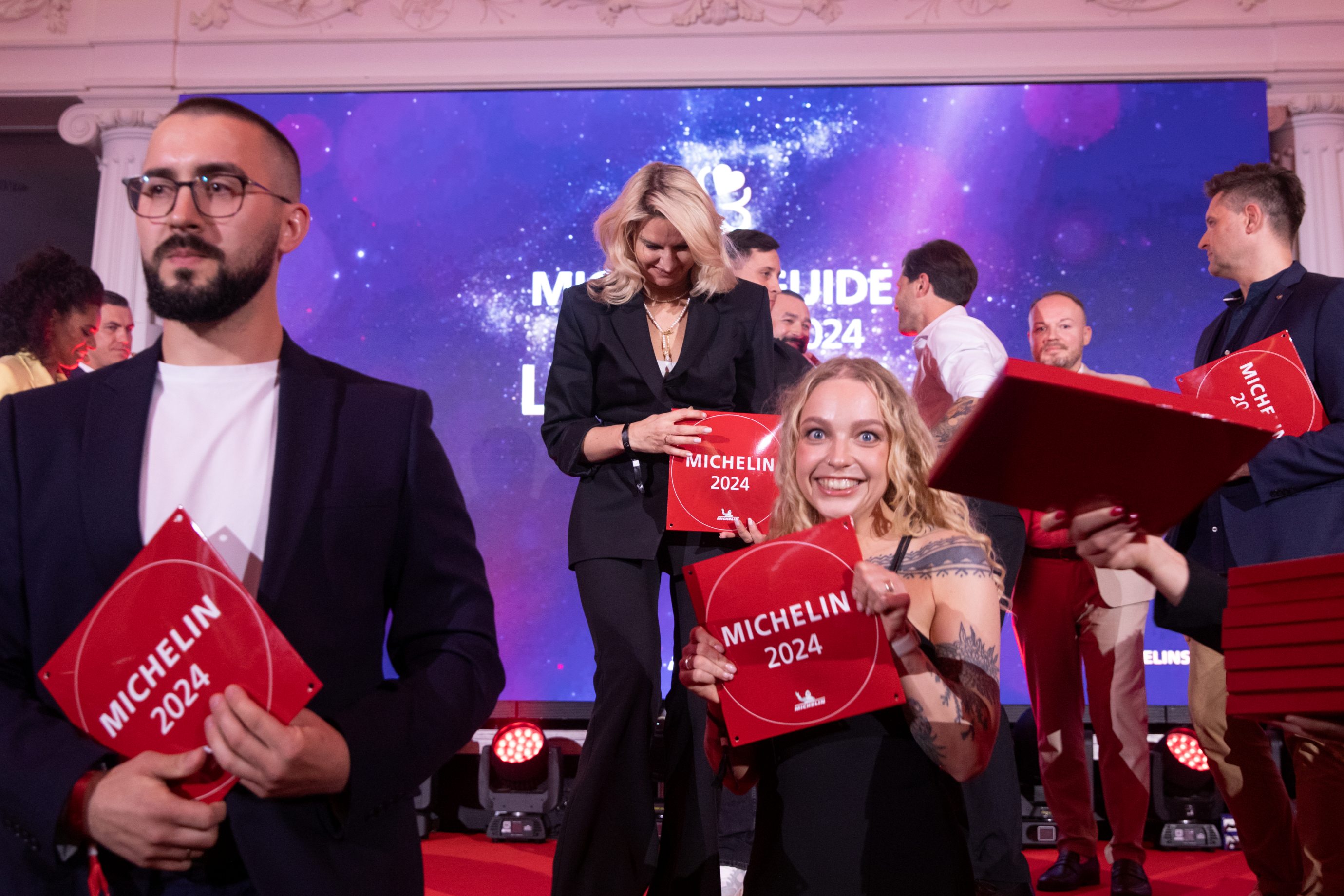 Restoranų atstovai su &bdquo;Michelin 2024&ldquo; lentelėmis