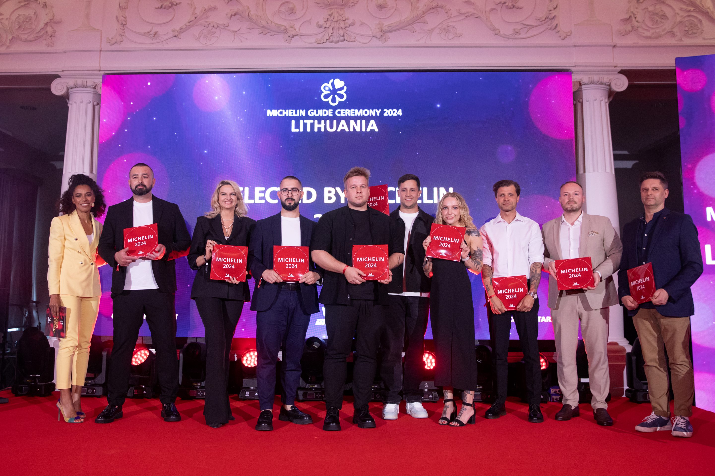 Paskutinė rekomenduojamų restoranų grupė scenoje