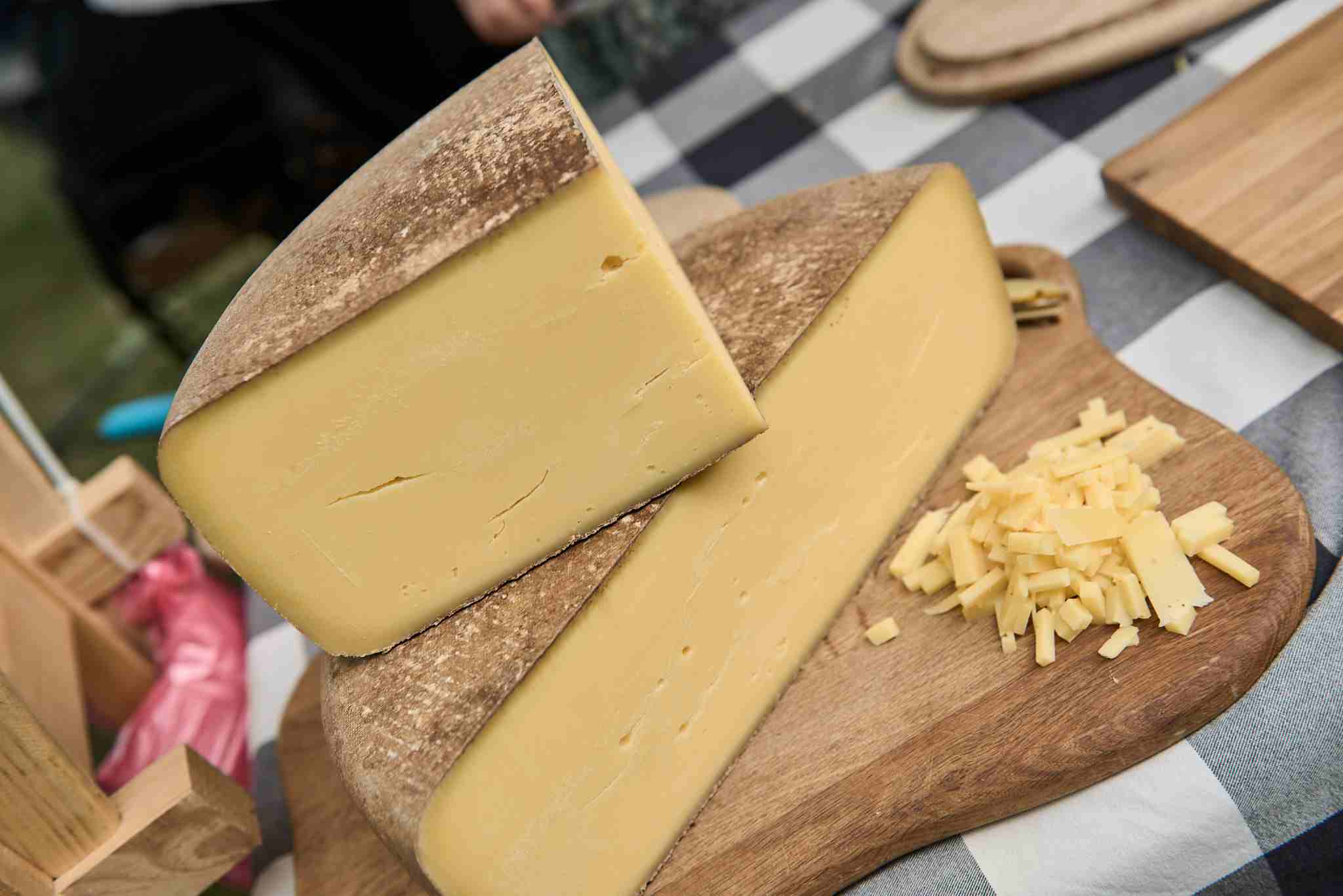 Audrius Jokubauskas apie žalią ir pasterizuotą pieną ir jų sūrius