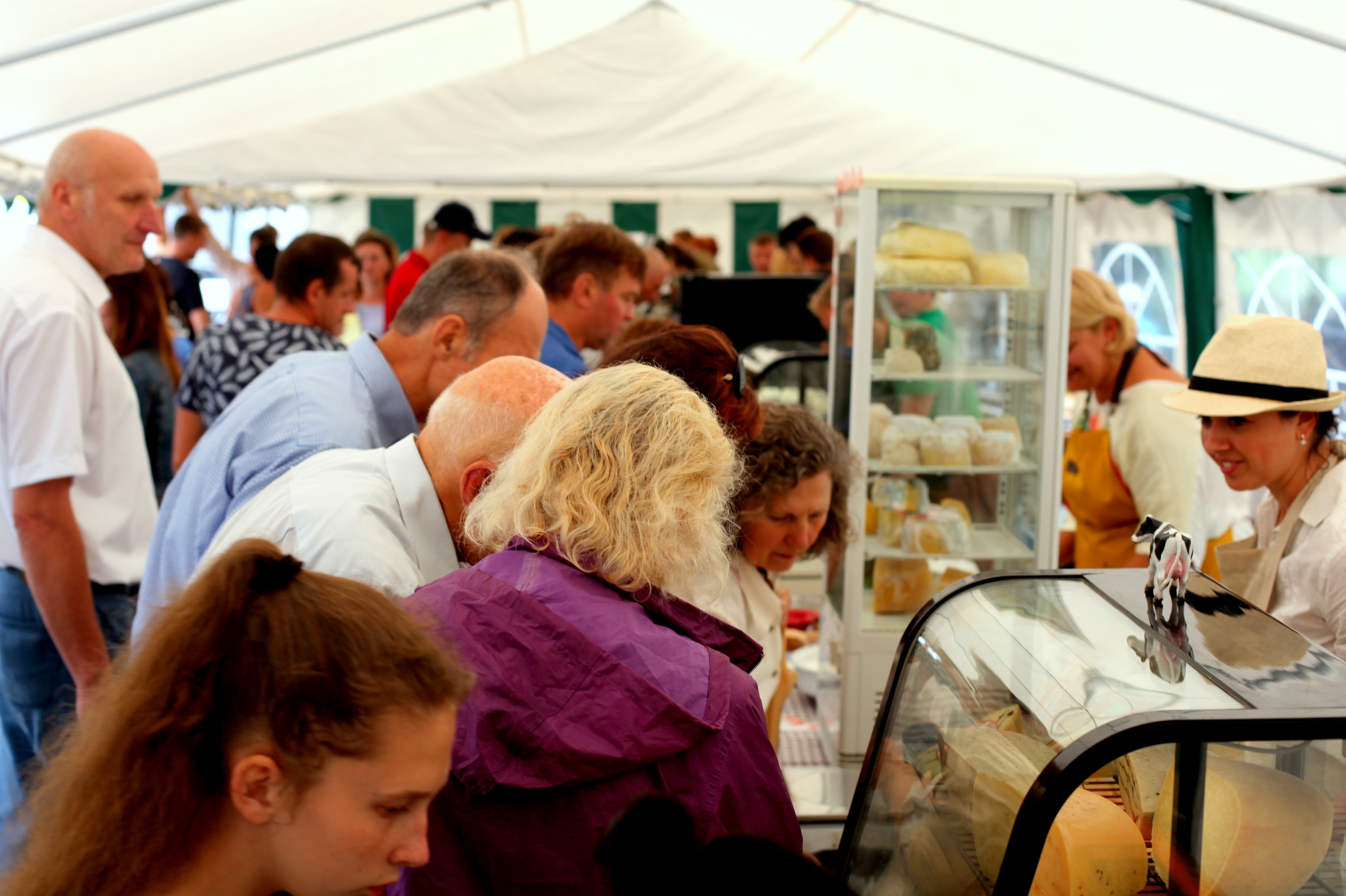 Sūrių festivalio lankytojai